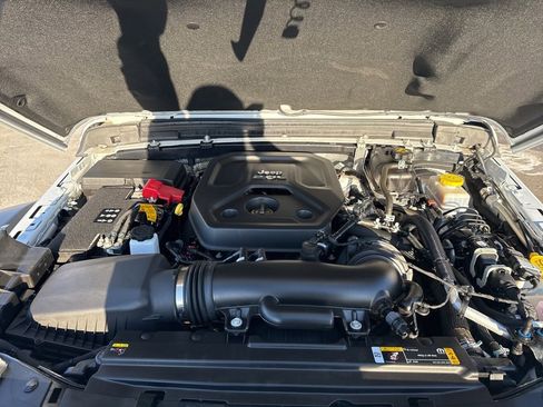 Certified 2024 Jeep Wrangler Unlimited Rubicon w/ Technology Group image 11