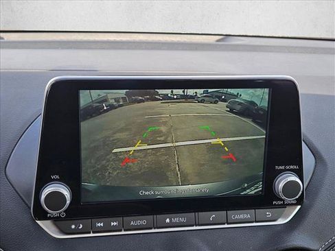Used 2025 Nissan Sentra SV FWD image 10