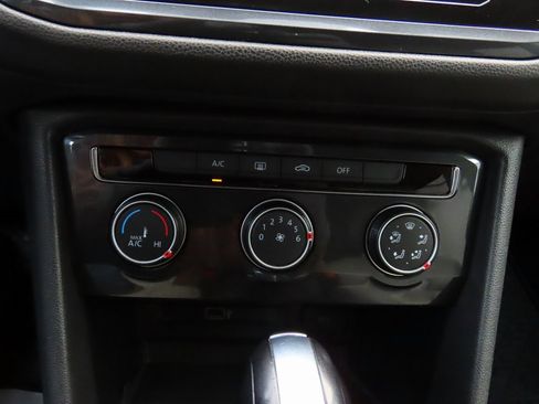 Used 2018 Volkswagen Tiguan S image 26