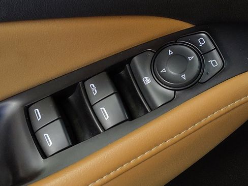 Used 2018 Buick Enclave Essence image 27