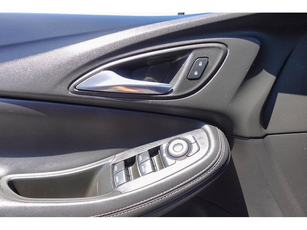 Used 2022 Buick Encore GX Select AWD/4WD image 11