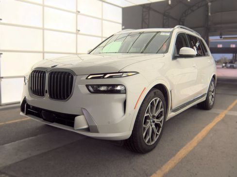 Used 2025 BMW X7 xDrive40i AWD/4WD image 1