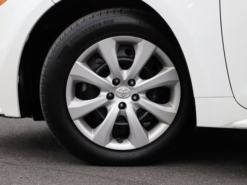 Used 2024 Toyota Corolla LE image 2