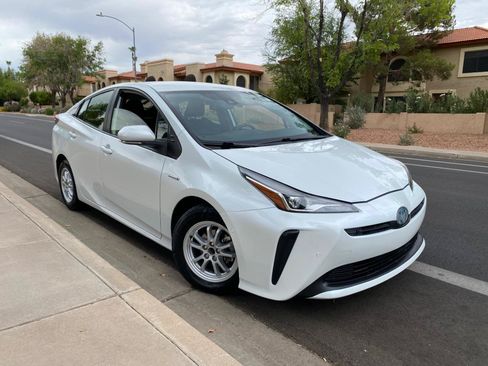 Used 2022 Toyota Prius LE FWD image 5
