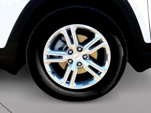 Used 2022 GMC Terrain SLE w/ Driver Convenience Package image 11