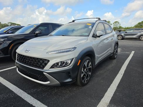 Used 2022 Hyundai Kona Limited FWD image 3