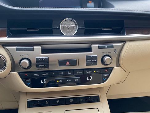 Used 2013 Lexus ES 350 w/ Luxury Pkg FWD image 44