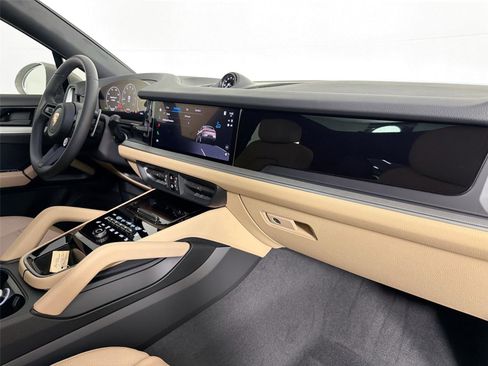 Certified 2026 Porsche Cayenne Coupe AWD/4WD image 29