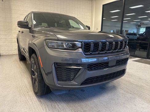 New 2026 Jeep Grand Cherokee Altitude AWD/4WD image 8