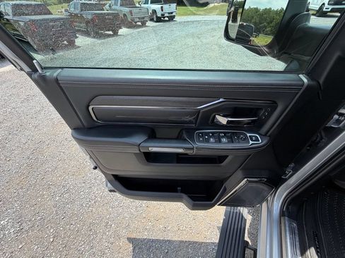 Used 2022 RAM 2500 Limited AWD/4WD image 6