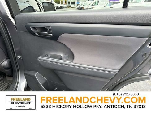 Used 2023 Toyota Highlander L image 22