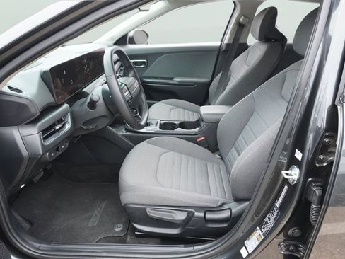 Used 2025 Kia K4 EX FWD image 27