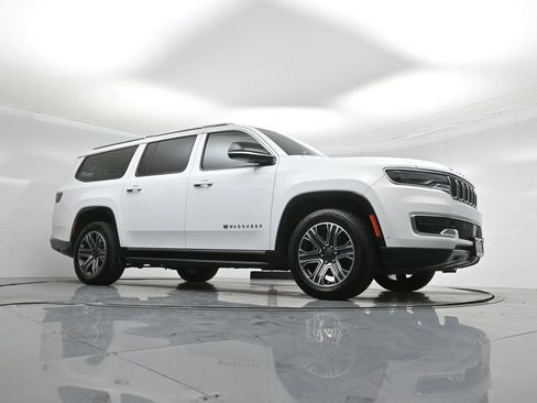 Used 2024 Jeep Wagoneer L Series II image 4