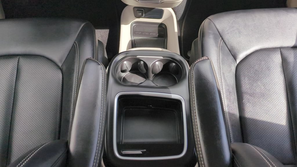 Used 2024 Chrysler Pacifica Touring-L FWD image 15
