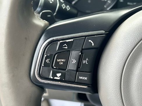 Used 2017 Jaguar XE Premium RWD image 23