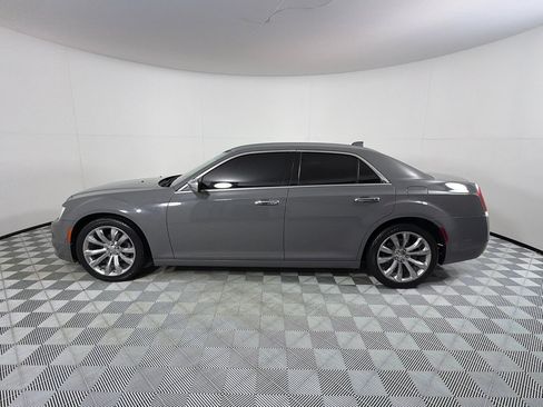 Used 2019 Chrysler 300 Limited RWD image 8