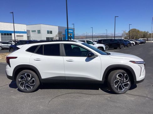 New 2026 Chevrolet Trax RS w/ Driver Confidence Package FWD image 5