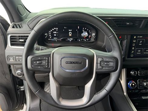 Used 2024 GMC Yukon XL Denali image 10