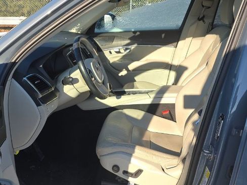 Used 2020 Volvo XC90 T6 Momentum image 11