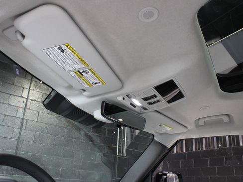 Used 2026 Land Rover Defender 110 OCTA image 29