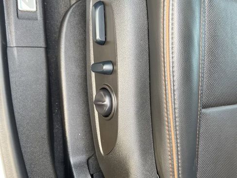 Certified 2022 GMC Acadia AT4 image 23