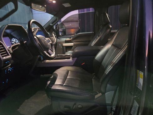 Used 2022 Ford F250 Lariat w/ Black Appearance Package image 4