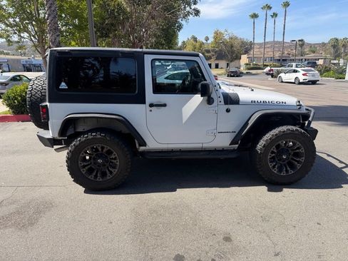 Used 2015 Jeep Wrangler Rubicon w/ Connectivity Group AWD/4WD image 15