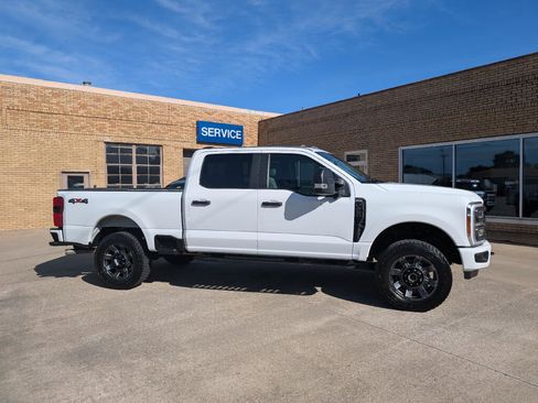 Used 2023 Ford F250 XL w/ STX Appearance Package AWD/4WD image 5