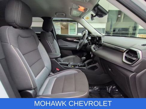 Certified 2025 Chevrolet TrailBlazer LT AWD/4WD image 27