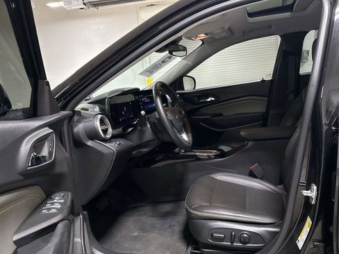 Used 2025 Chevrolet Trax ACTIV w/ Sunroof Package FWD image 20