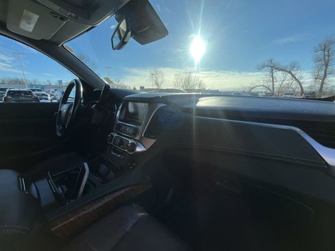 Used 2020 Chevrolet Suburban Premier w/ Premier Plus Edition image 30