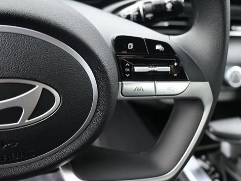 Used 2026 Hyundai Elantra SE FWD image 19