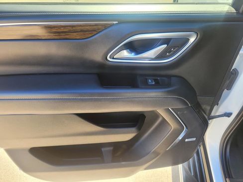 Used 2023 Chevrolet Suburban Premier image 17