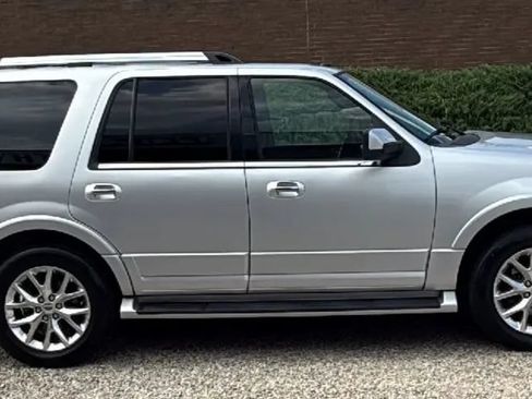 Used 2016 Ford Expedition Limited AWD/4WD image 5