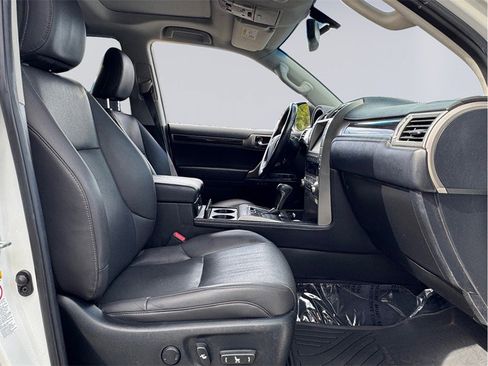 Used 2018 Lexus GX 460 w/ Navigation Package image 25