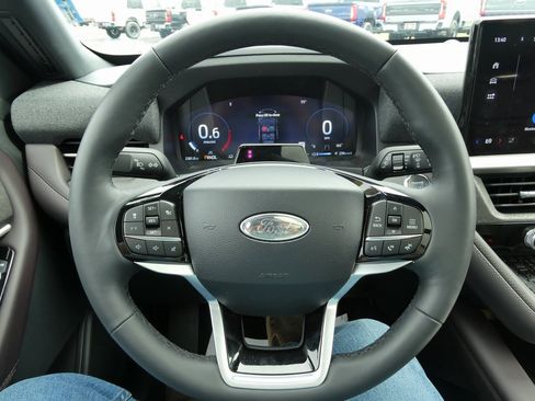 Used 2025 Ford Explorer Platinum w/ Ultimate Package image 39