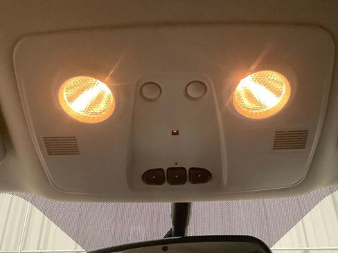 Used 2016 GMC Acadia SLT image 23