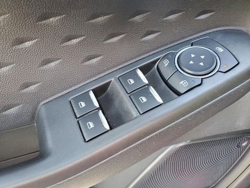 Used 2020 Ford Escape SE image 15