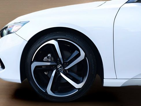 Used 2021 Honda Accord Sport image 5