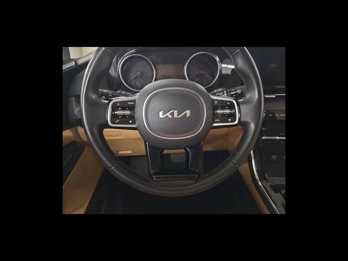 Used 2024 Kia Carnival EX FWD image 14