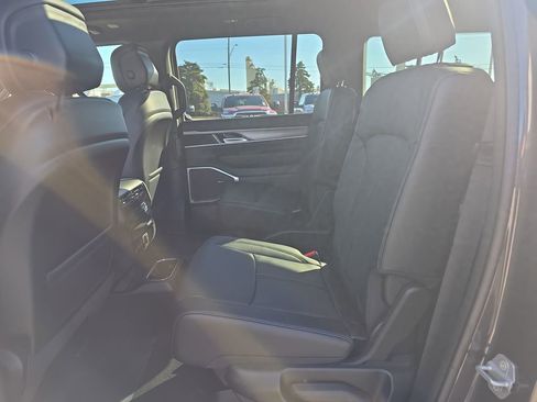 New 2026 Jeep Grand Wagoneer L 4WD image 9