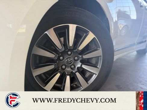 Used 2019 Toyota Sienna Limited Premium w/ Carpet Mat Package FWD image 22
