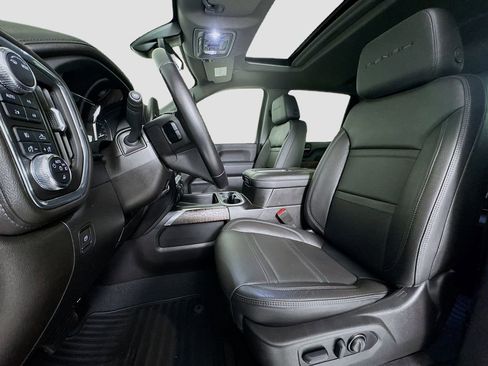 Used 2022 GMC Sierra 3500 Denali w/ Denali Ultimate Package image 9