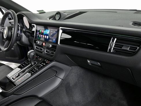 Used 2025 Porsche Macan image 25