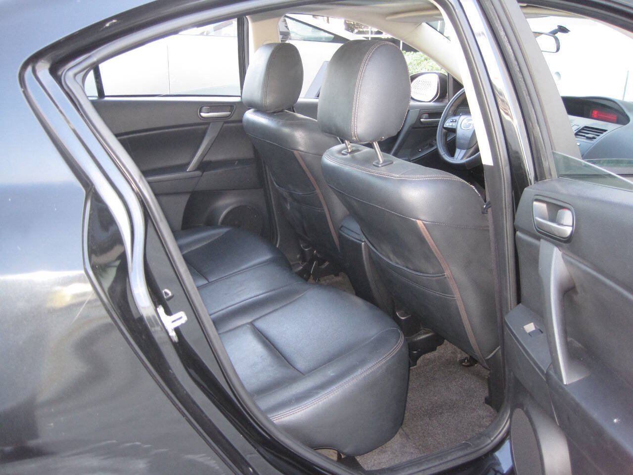 Used 2011 MAZDA MAZDA3 i Touring FWD image 28