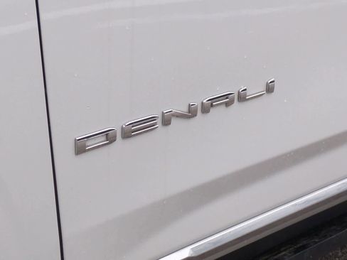 Used 2021 GMC Yukon XL Denali w/ Denali Premium Package image 13