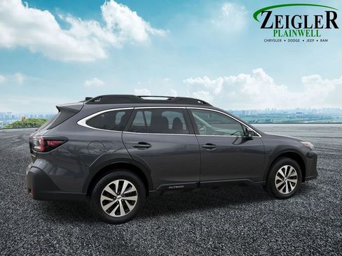 Used 2023 Subaru Outback Premium image 9