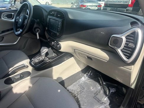 Used 2020 Kia Soul LX image 17