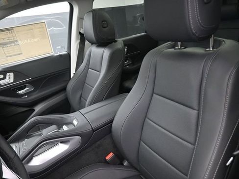 New 2026 Mercedes-Benz GLS 450 4MATIC image 33