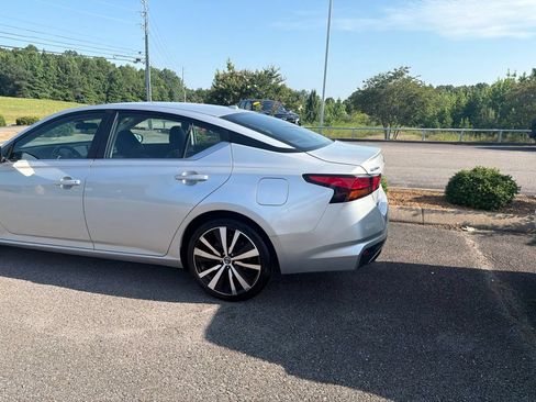 Used 2020 Nissan Altima 2.5 SR FWD image 3